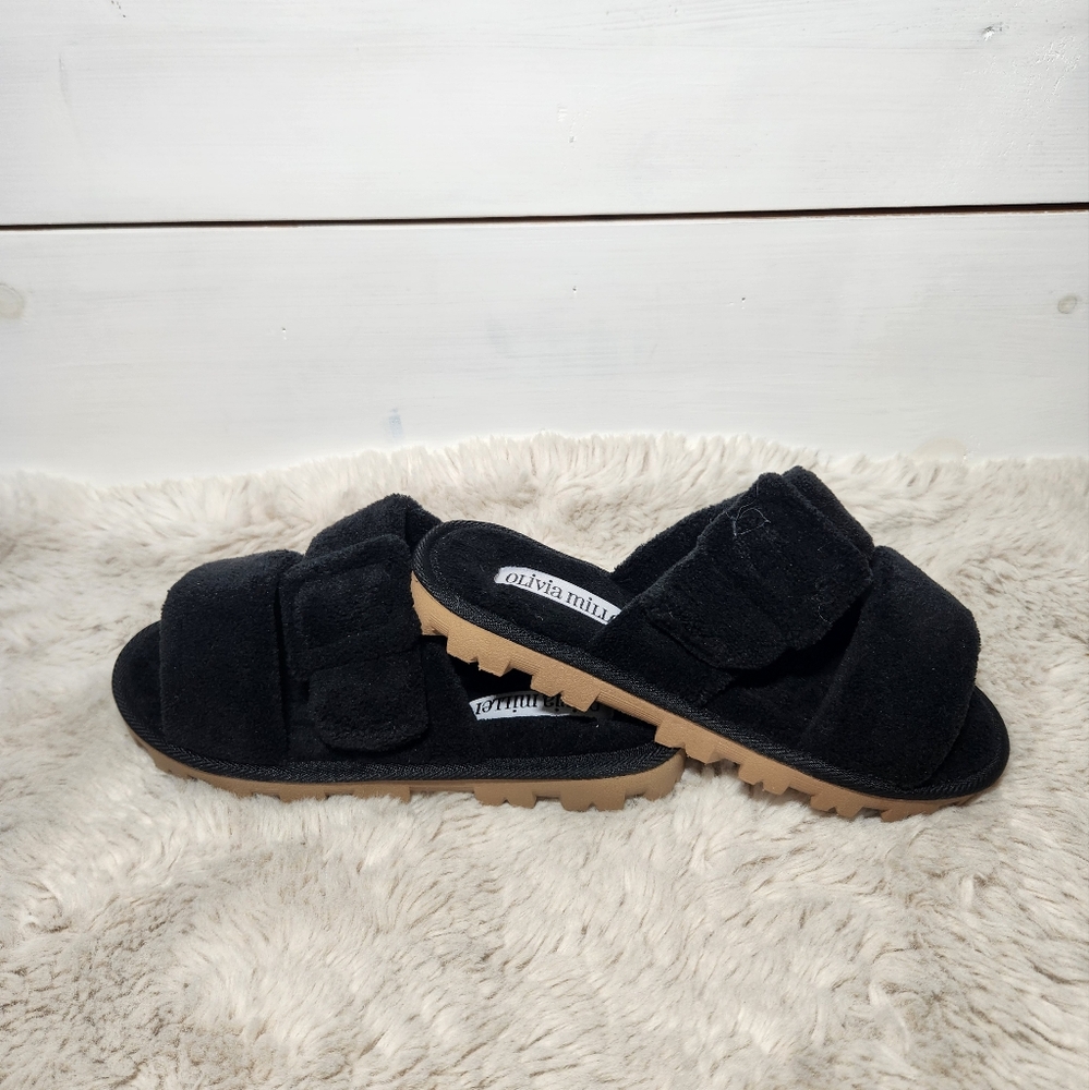 Olivia Miller Women's Amantea Faux Fur Fuzzy Slide Flat Sandals Black